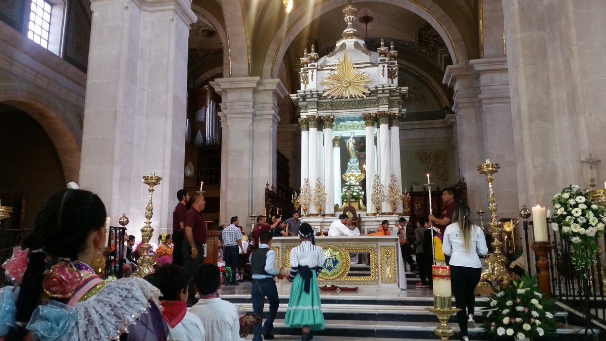 TyEDurango's tweet photo. Misa de bienvenida a los niños que participan en el Festival @Revueltas2016, presidida por Mons. @JAntonioarzdgo. https://t.co/LTgqFtweAU