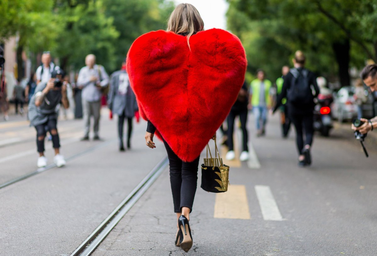 martidamelio's tweet photo. La #heartcape di @YSL: scopri le star a cui ha fatto battere il cuore su @luukmagazine #trend #obsessions https://t.co/up6OjFPRwj https://t.co/LkmuTHqFw1