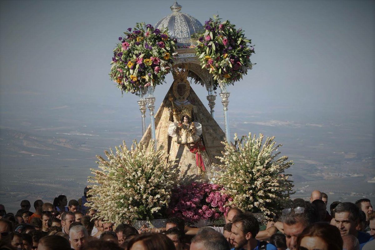 HdadJesusPreso's tweet photo. Hoy hemos despedido a Nuestra Patrona, que tras un mes de estancia en la ciudad vuelve a su Casita Blanca. https://t.co/OAMGjrp7Pg