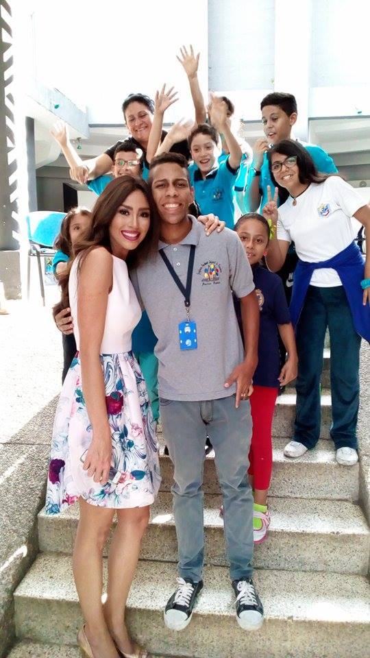 fabio_ando's tweet photo. Miss vargas 2016, gran persona <3 https://t.co/gU8huWwKjf