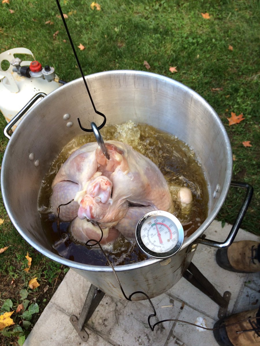 StruttingStar's tweet photo. Deep fried turkey...now that's #Thanksgiving https://t.co/whVk4BZFUP