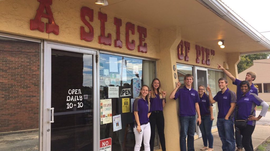 EWBKSU's tweet photo. We found pie!! #chapterbonding https://t.co/DGswi1m2Ta