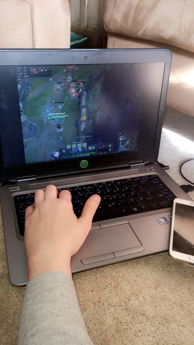CourtneyCrowe00's tweet image. @mscrowecrowe is trying to learn to play league. She keeps dying 😂😂😵☠️ #LeagueOfLegends @MSTM_LoL