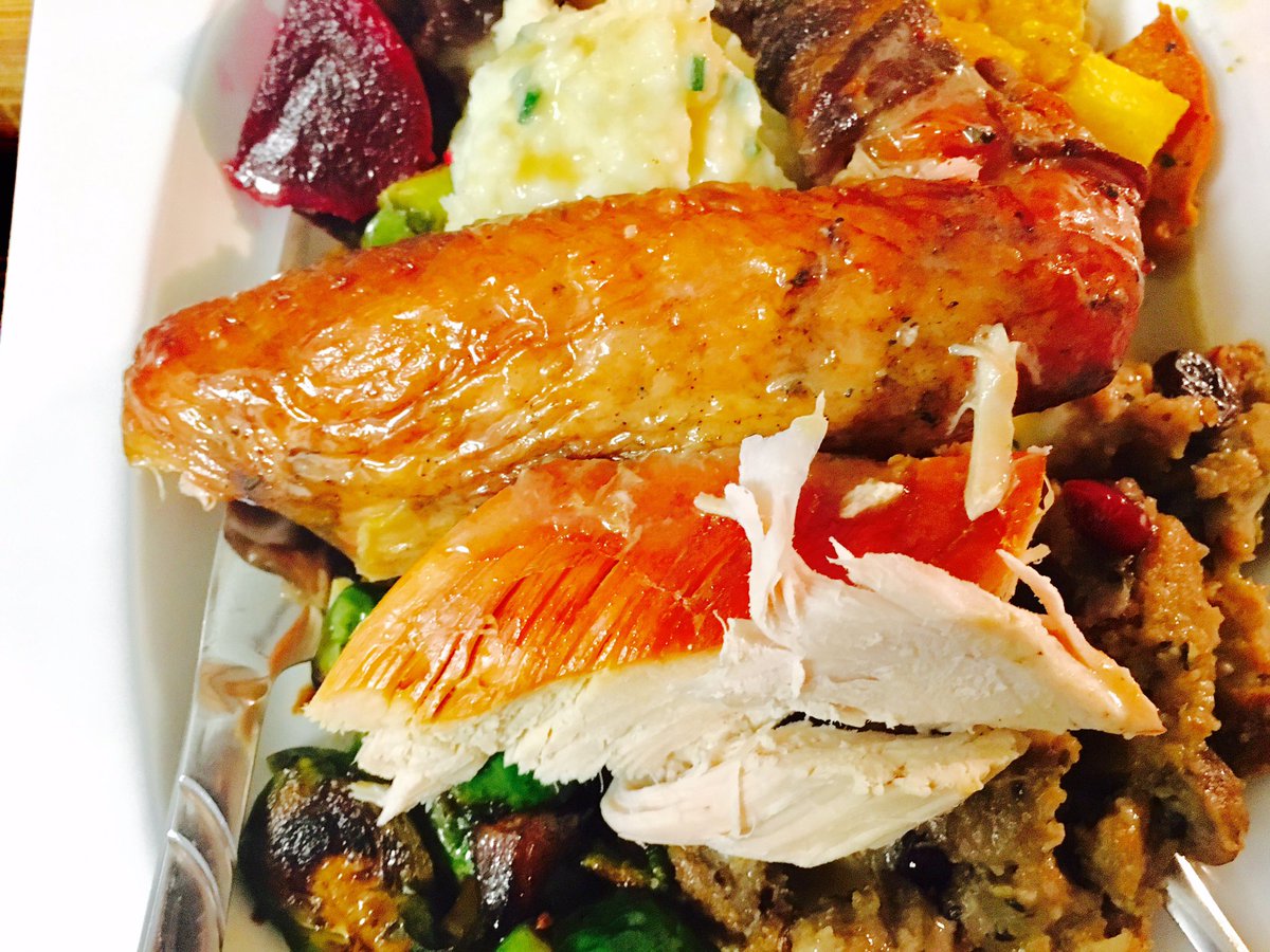 VicsMakesSteak's tweet photo. #chefs #thanksgiving #eats 7 hour smoked #whiskey glazed #turkey and fixings https://t.co/VGue10RJvp