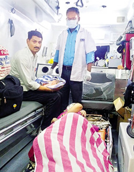 eenadulivenews's tweet image. రైల్లో పురుటి నొప్పులు..స్టేషన్‌లో ప్రసవం  goo.gl/fo4SJ5
  #TSNews #DeliveryInTrain