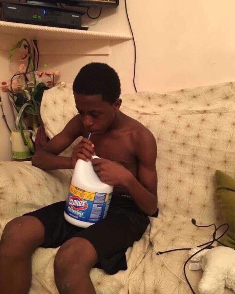 DeadlyAroma's tweet image. 《When you're stuck in the Animatronic Suit.