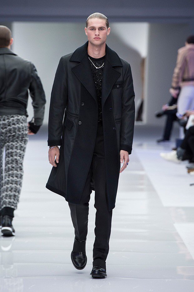 DreamClosetMen's tweet photo. VERSACE... https://t.co/pV9OIjW79R