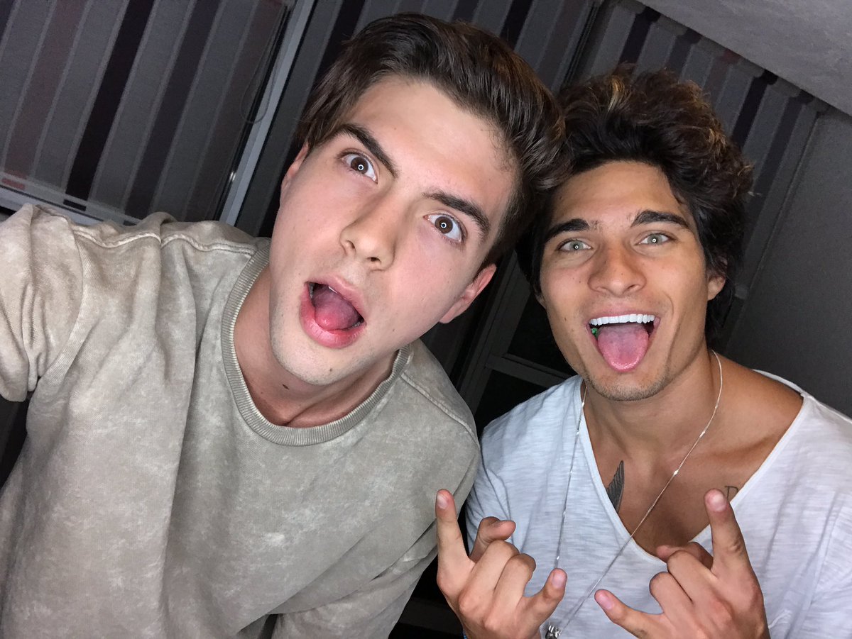 mathisellanes's tweet photo. Grabando con uno de los mejores cantantes @JohannVera1 https://t.co/bL2VVFt1lJ