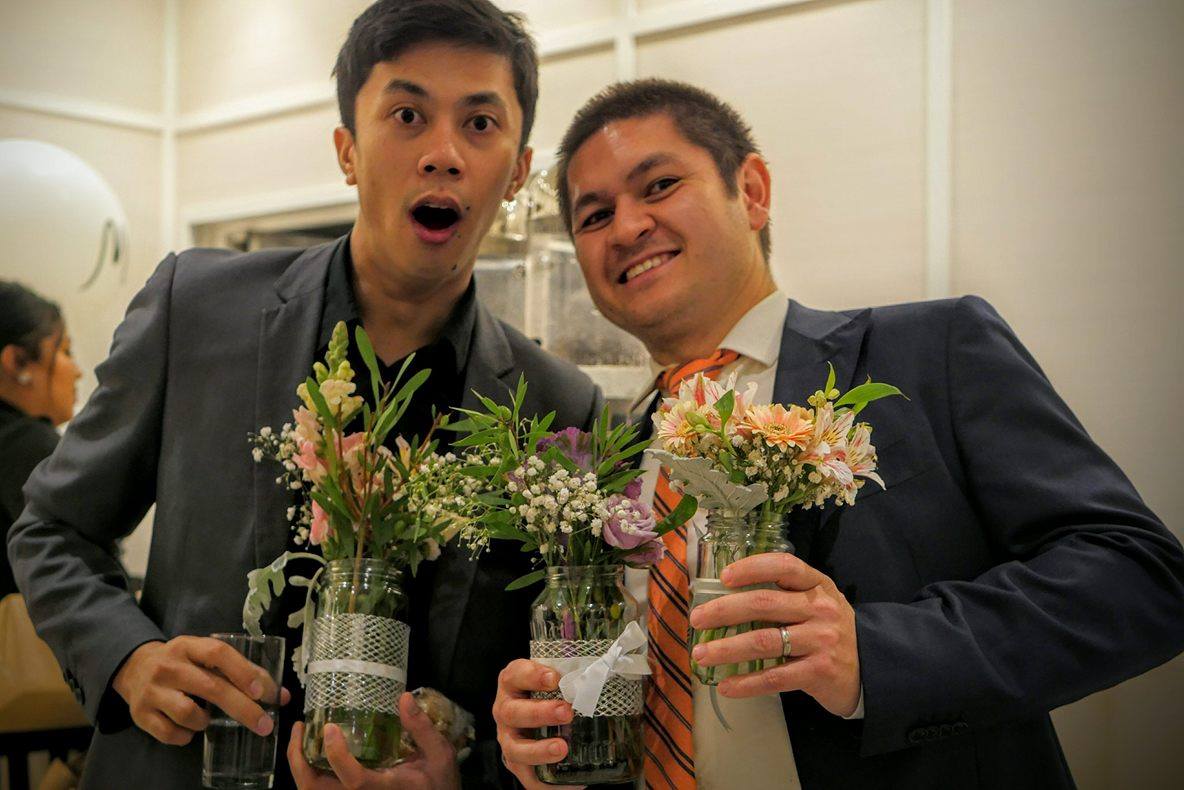 HelloVF's tweet photo. Caught red handed! Taking home the table decorations from Jhunette and Moses' wedding. :D
#VictoriasFlowers #TheArtOfGiving #givegenerously https://t.co/ZGZlunffwc