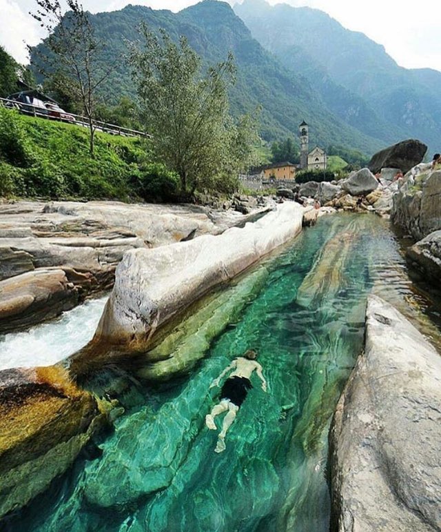 travelporno's tweet image. 🏊🏻🌊 so pretty