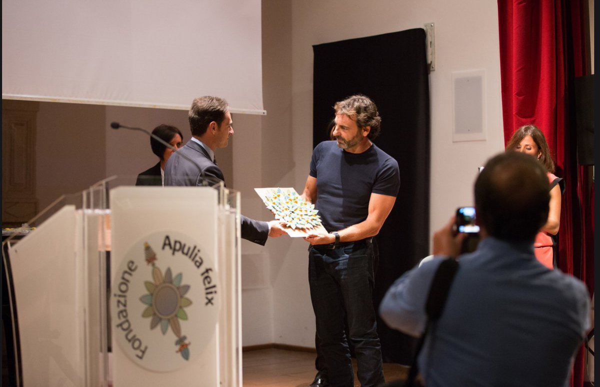 giovaniavvocati's tweet photo. @mvaira 
Immagini Premio #DirittoMinorile.it #MicheleVaira Onlus #ProactiveOpenArms 
#OscarCamps  
https://t.co/QU89VtgM4F https://t.co/Y7e03EQuiu