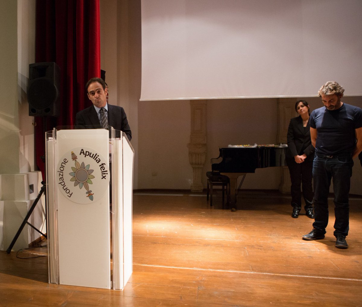 giovaniavvocati's tweet photo. @mvaira 
Immagini Premio #DirittoMinorile.it #MicheleVaira Onlus #ProactiveOpenArms 
#OscarCamps  
https://t.co/QU89VtgM4F https://t.co/Y7e03EQuiu