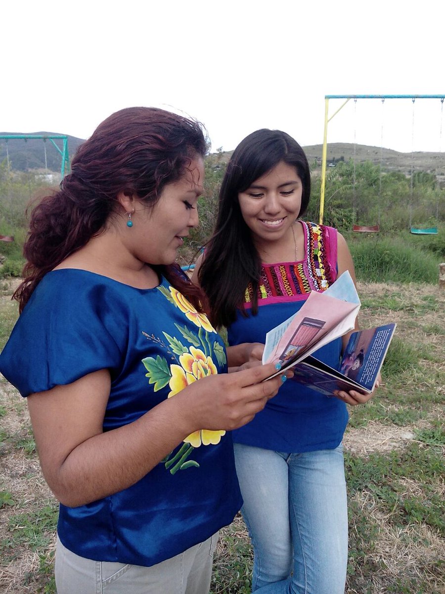 SindihuiMora's tweet photo. Es gratificante ver la emoción de los niños al aventurarse leyendo libros . El Balero lo hace posible. #Oaxacalee https://t.co/bXoI0bVanp