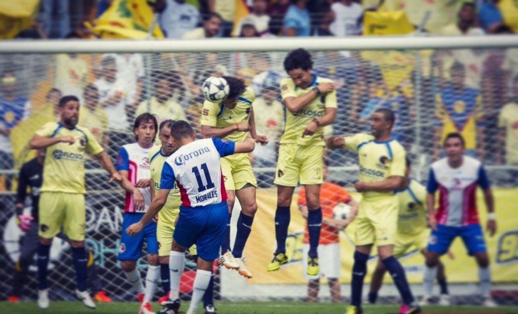 Fans_RM11's tweet photo. Como en los viejos tiempos #ClásicoHistórico #Chivas https://t.co/cPJ4cK9CPF