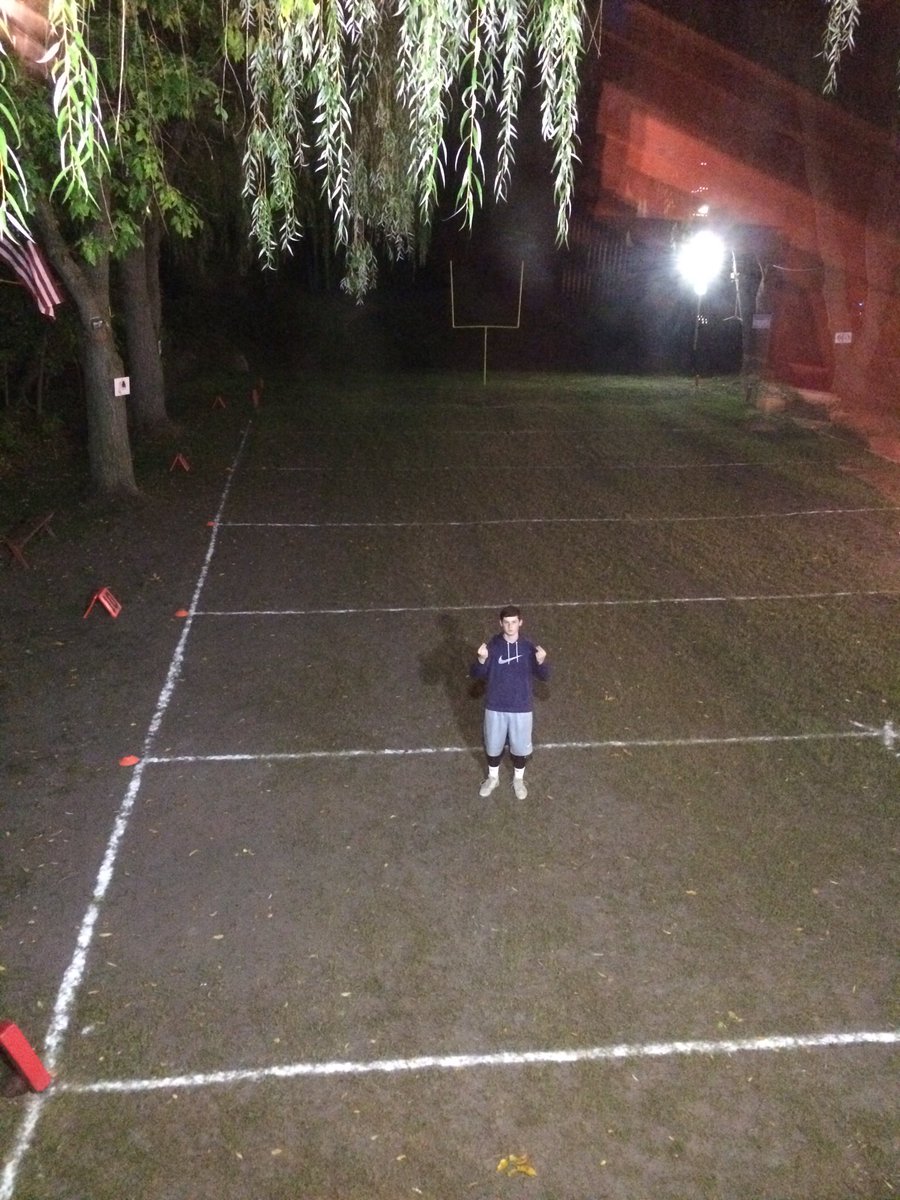 BackyardFTBL's tweet photo. @Brandonhooley25 getting his early pre game warmups https://t.co/kEZJnD1dXq