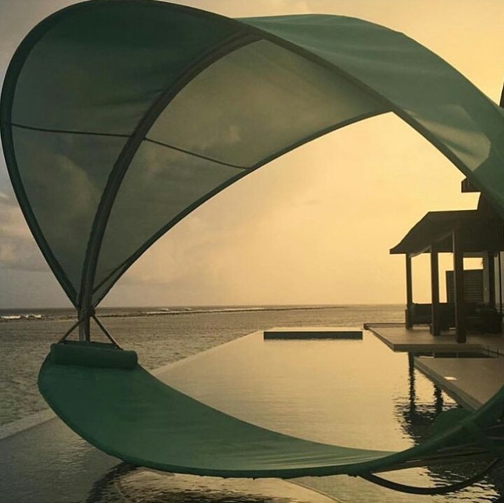 casualmoveis's tweet photo. Poesia nas Maldivas... a chaise Surf da Royal Botania no hotel @peraquumniyama. #maldives #project #love #lovedesi… https://t.co/gJ7fVCihXy
