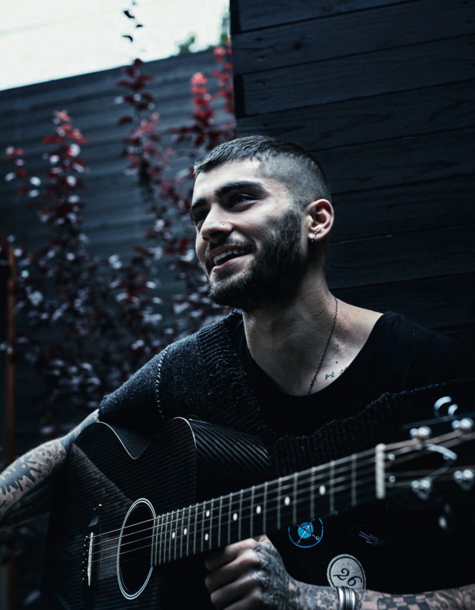 zaynnmaIIIikk's tweet photo. #ZAYN #book https://t.co/98Pftk9DXf