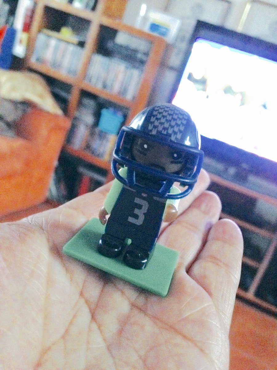 loregrzt's tweet photo. Mini @DangeRussWilson @Seahawks #Fan12 🏈☺️ https://t.co/JVosax8ERN
