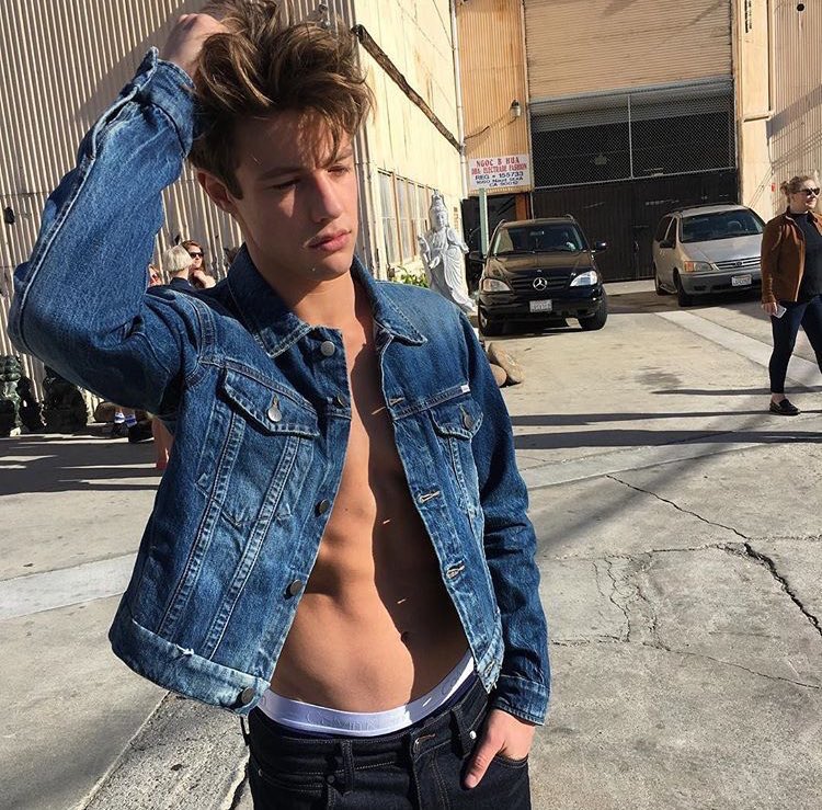 taylorcaniff's tweet photo. i'm just confused that's all https://t.co/UVqpp37QUS