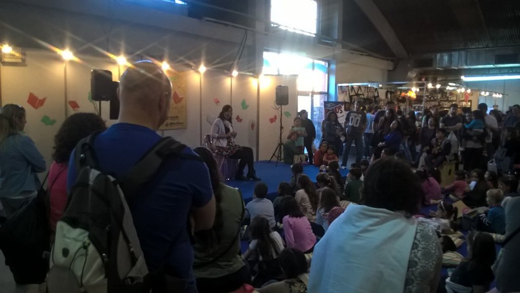 Presente en la 11*  Feria del Libro de Berazategui con narraciones para toda la familia. Gracias!