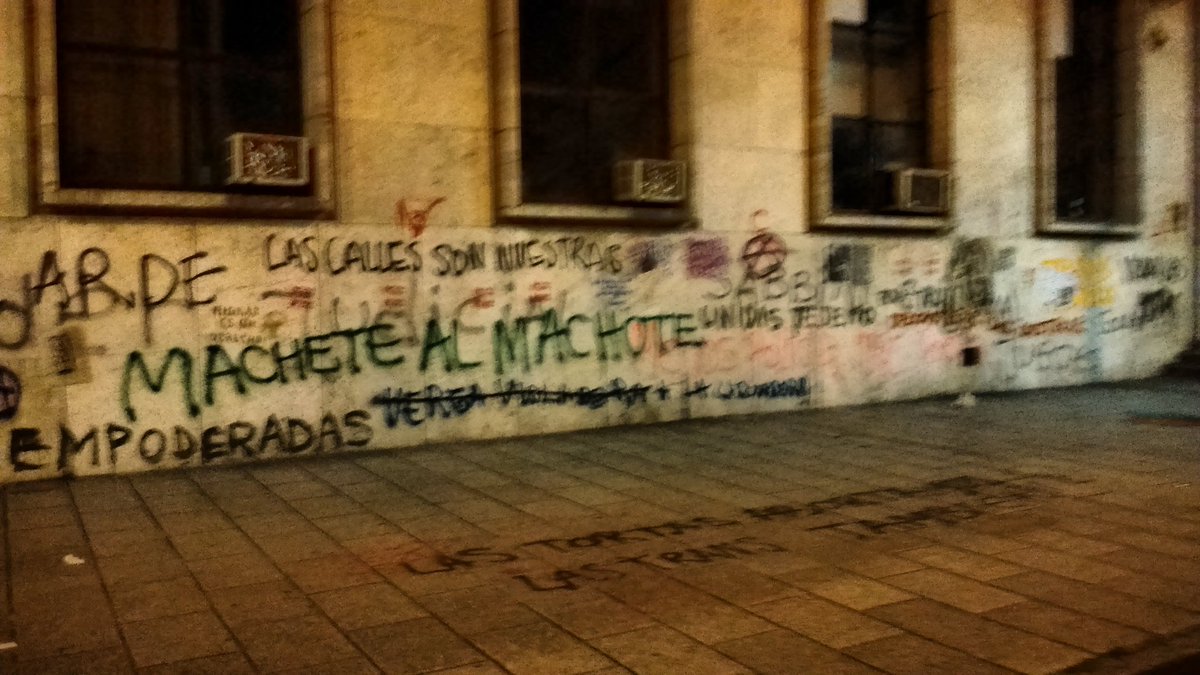 Renataghilotti's tweet photo. La violencia no se combate con mas violencia #niunamenos https://t.co/qlObTdJx89