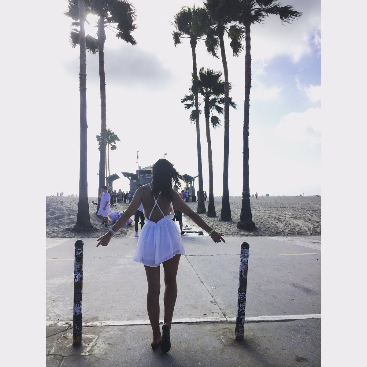 quechild22's tweet photo. Sundazeee ✨ #venicebeach #letloose #nocares #endlessmiles https://t.co/b3jtpAgQDE