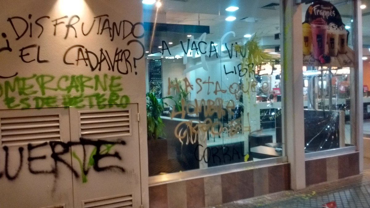 Renataghilotti's tweet photo. La violencia no se combate con mas violencia #niunamenos https://t.co/qlObTdJx89