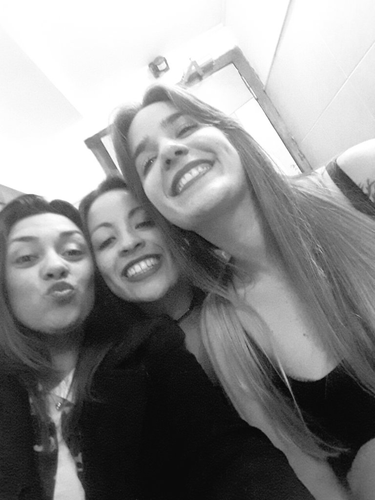 JuuliBardelli's tweet photo. Cachetes sueltos Jajaja mis mejores 💣 https://t.co/JNR2TI23Qk