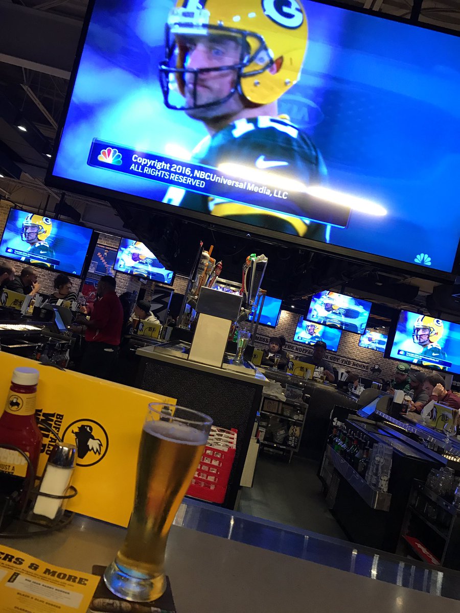 _DeeRachel's tweet photo. Almost game time https://t.co/9hbxcoxtVf