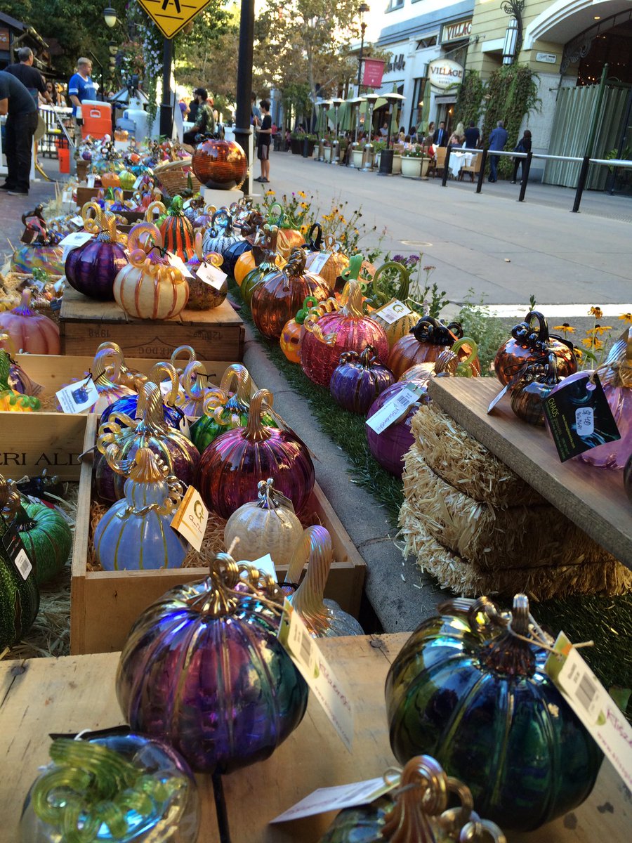 OlgaBaban's tweet photo. #GlassPumpkinFestival at @SantanaRow enjoying live glassblowing demos by #SJSUGlassArtistGuild https://t.co/LF5QXPiYe0