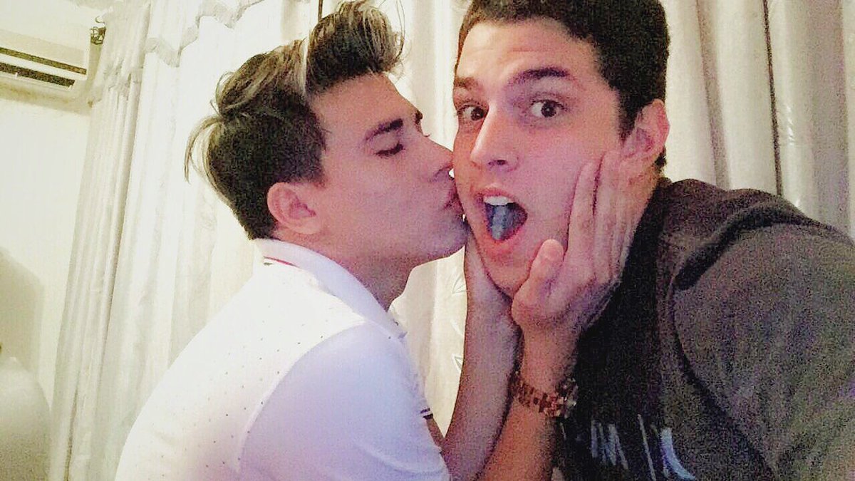 medicenportuu's tweet photo. No olvides nunca que el primer beso no se da con la boca, sino con los ojos 😍❤️ https://t.co/84BgBGDsrK