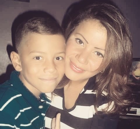 AnaYgj's tweet photo. Mi felicidad me la Dios y mis hijos, aqui con mi joseito https://t.co/M5vdceKa0C