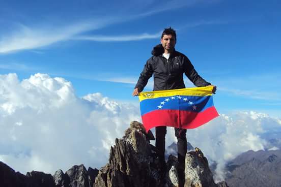 MeridaRunners's tweet image. nuestra ciudad cumple 458 años, esta ciudad custodiada por montañas. cómo la amo. como amo a mi Venezuela