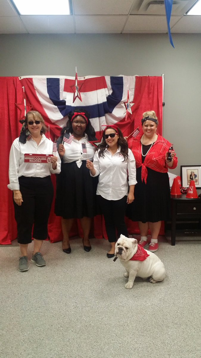 NavarroRecruit's tweet photo. Student Recruiting team in our 1946 outfit! #NavarroCollege #NCRecruiting #BeauregardVI https://t.co/qSYTimA9m0