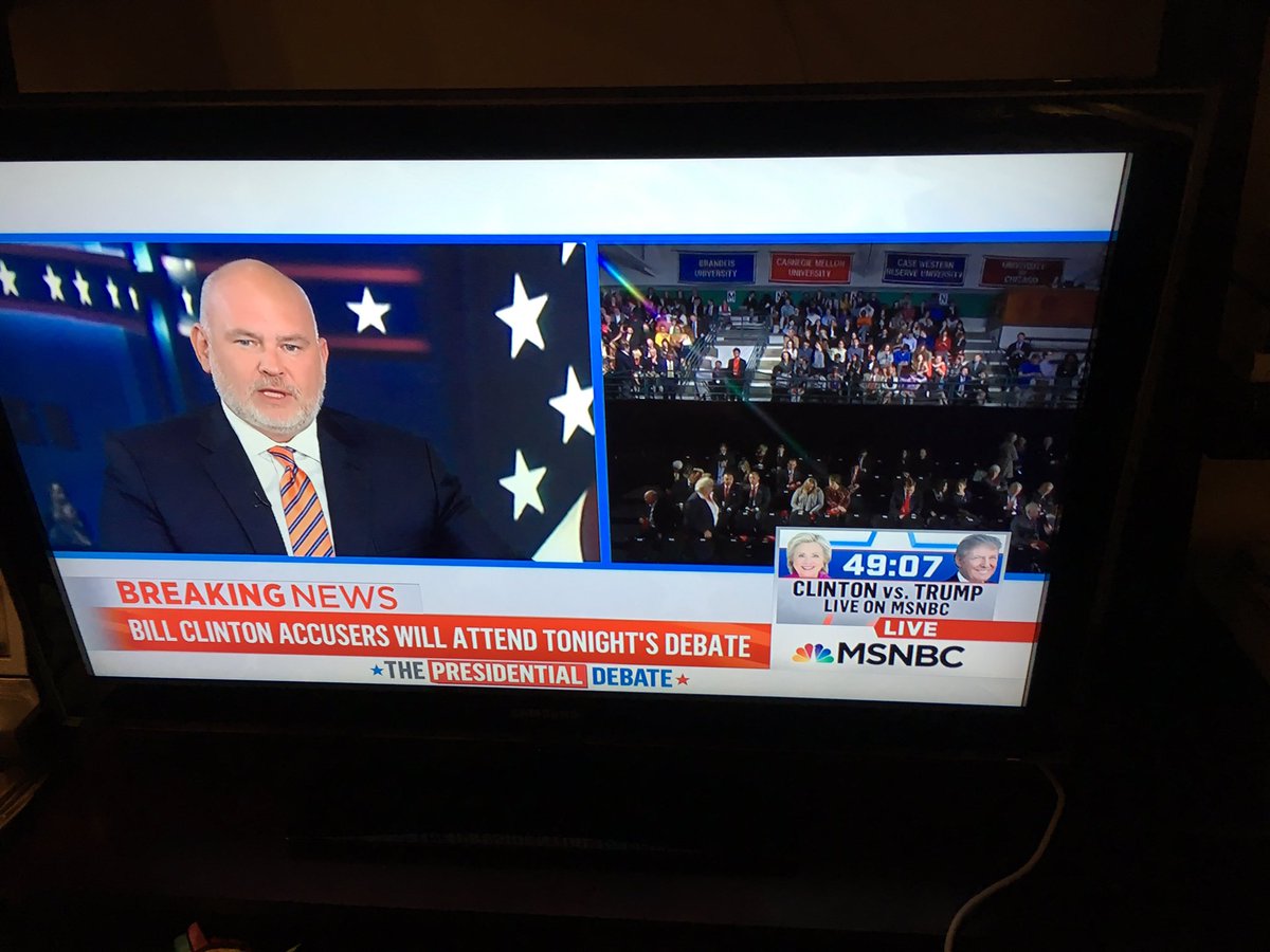 JLevine84's tweet photo. @BrandeisU check out the flags in the back of the right image from @MSNBC #godeis #UAA https://t.co/PyGrjuA2Nu