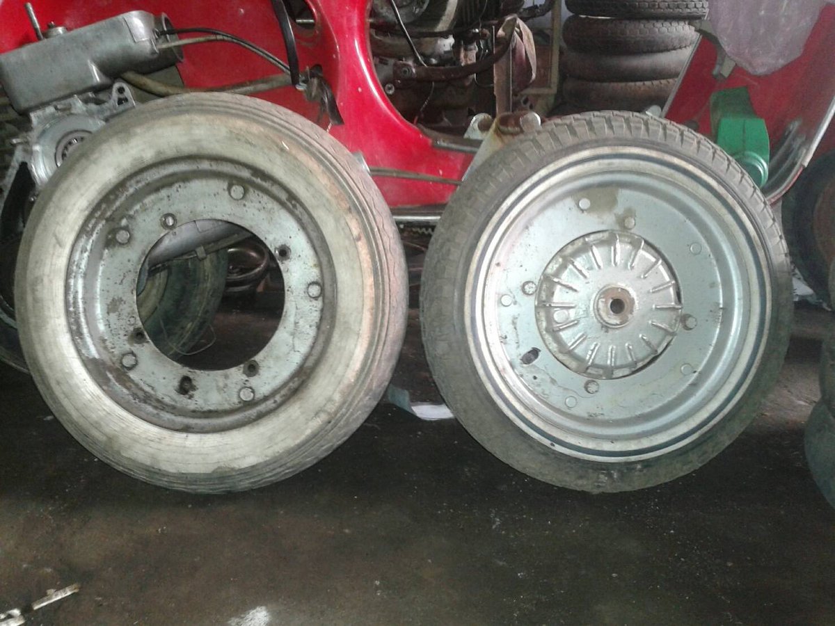 Aditya_DwiC's tweet photo. Dijual velg banci beserta tromol depannya, siap pasang gapake ribet, dijual 350k @juALVESpa tolong di up min tq... https://t.co/GRE0TBZa8k
