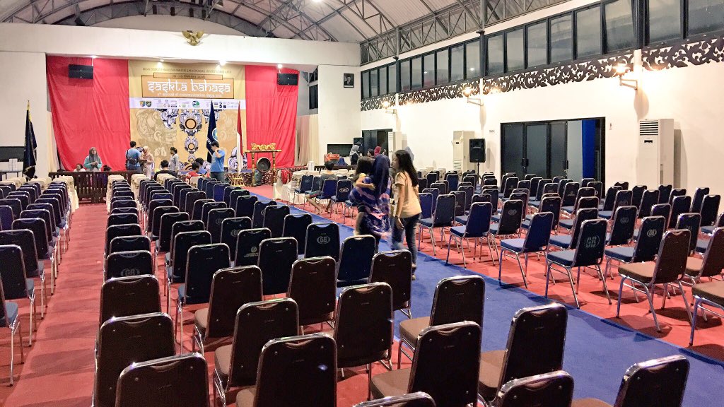 Semoga lancar untuk rangkaian event <a href="/CommDays/">Communication Days</a>. Selamat bertugas untuk <a href="/BemFikomUBL/">BEM FIKOM UBL</a> <a href="/HimakomUBL/">HIMAKOM UBL</a>