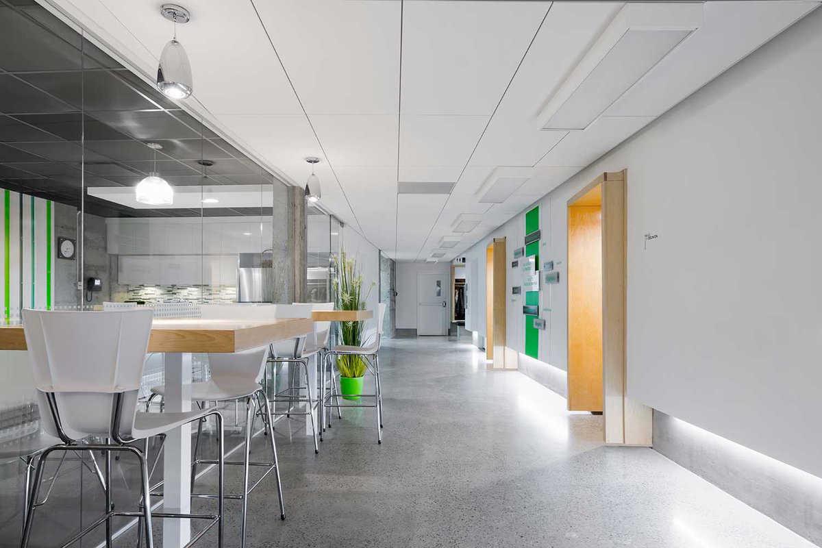 ArchiQc's tweet photo. Petit projet sympa de #JeanTurmelArch, qui repense le sous-sol de la Caisse @MvtDesjardins de La Nouvelle-Beauce :
https://t.co/0zOhv89pqa https://t.co/gLiWHUh2mV