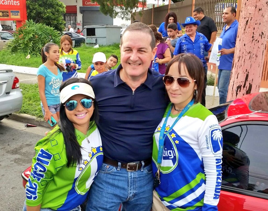 vtorres2016's tweet photo. De Rally con el próximo Alcalde de #Yauco #LuigiTorres #SomosUnEquipo #GarantizaTuFuturo #HoySomosMas #JuntosPodemos https://t.co/TaLmVPYGBX