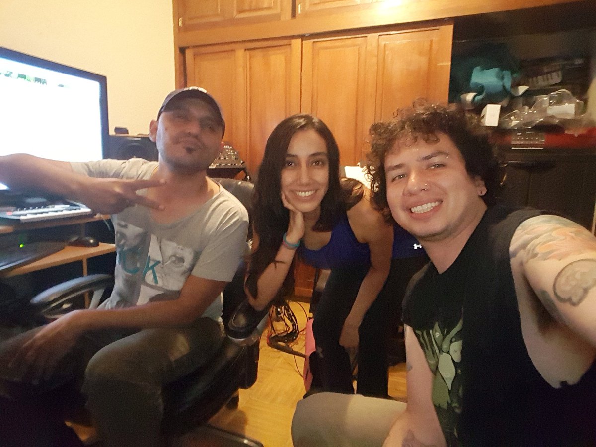 KarlaCalvillo's tweet photo. Un honor estar de regreso en el estudio de grabación con mis talentosos amigos @TavoGangster y @vinibeat1 🎶🎵🎶 https://t.co/4Qo09cYgiO