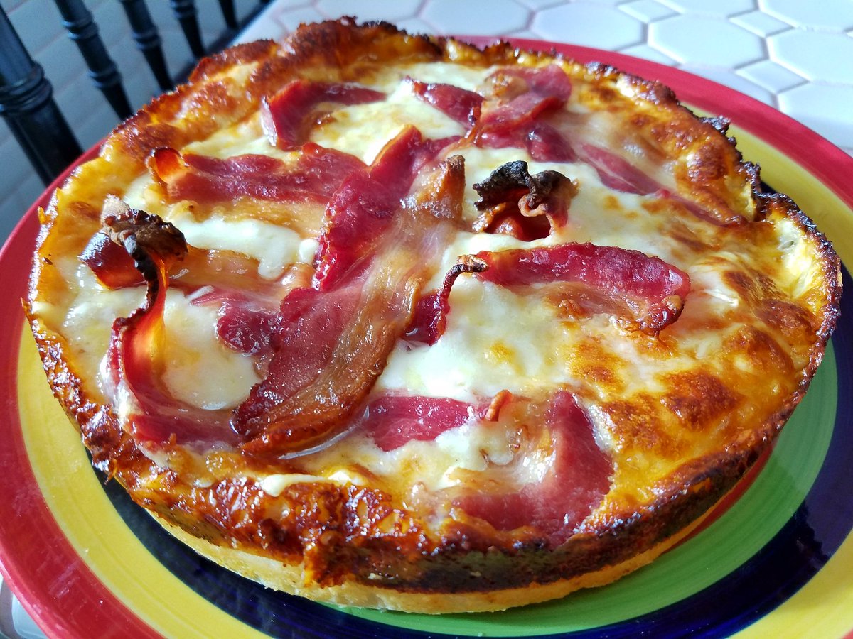 ElComelon305's tweet photo. Had some #cuban #pizza forb#dinner 2nite @TIOCOLO1 #pizzeria in #hialeah #chorizo #bacon #cubanthing #ElComelon305AteHere #foodiechats #nom https://t.co/FALcKMT3zt