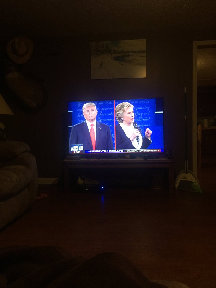 Hunter_Cole_B's tweet photo. Hillary says she allows 100's of thousands of kids to be adopted. But then supports abortion? Makes no sense. #TrumpPence #HillaryForPrison https://t.co/mYqgLZiSPg