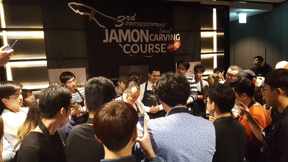 <a href="/Bellotaham/">Spanish Ham Master</a> <a href="/JWMARRIOTT_DDM/">JWMarriottDongdaemun</a> @ICEXSeul Master class on the way...35 Chefs trained by Jose Sol. #jamoniberko