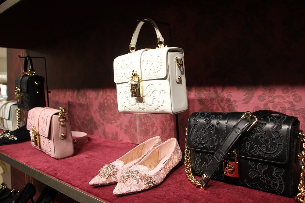 dolcegabbanajp's tweet photo. 【明日まで】日本限定品や先行品が取り揃う、伊勢丹新宿店で開催中のポップアップストア。 イタリアから来日した職人がデモンストレーションを行っています。
伝統ある技術を間近でご覧下さい。#DGLace #DGLovesJapan https://t.co/rgyli0KTRB