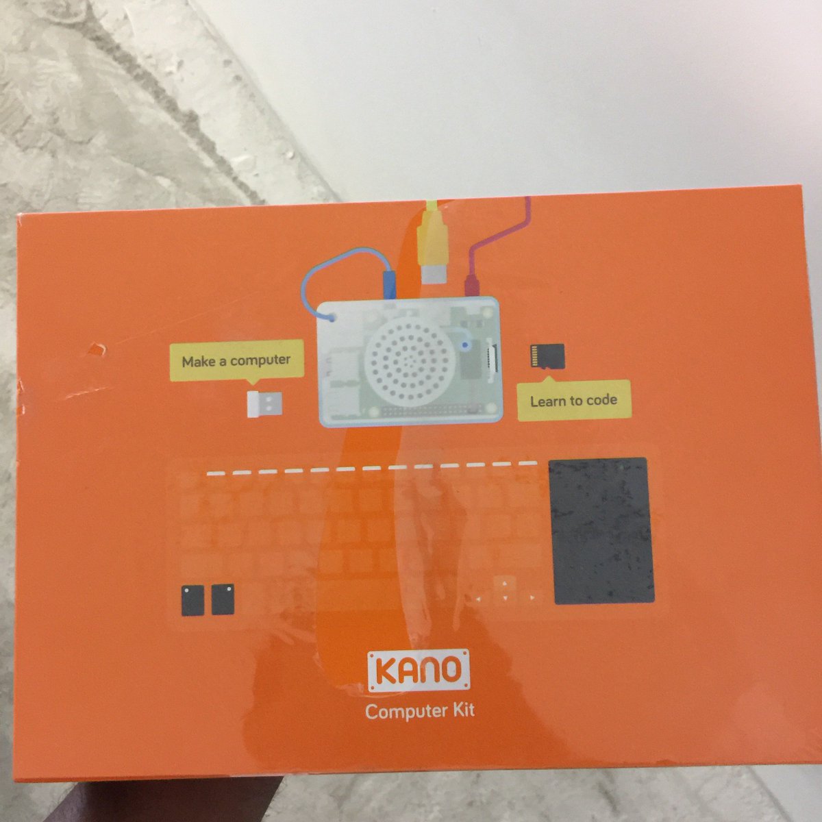 sharaff's tweet photo. Got a #KanoComputerKit for kid.
Learn to /code https://t.co/1d7nwFbMOD