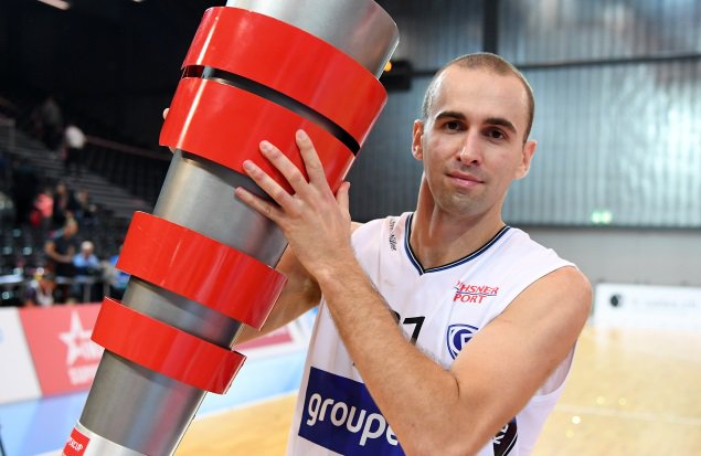 Dusan Mladjan gewann mit seinem Klub <a href="/FribourgOlympic/">Fribourg Olympic</a> in der eigenen St. Leonhard-Halle gleich den Indoor Sports Supercup 2016.