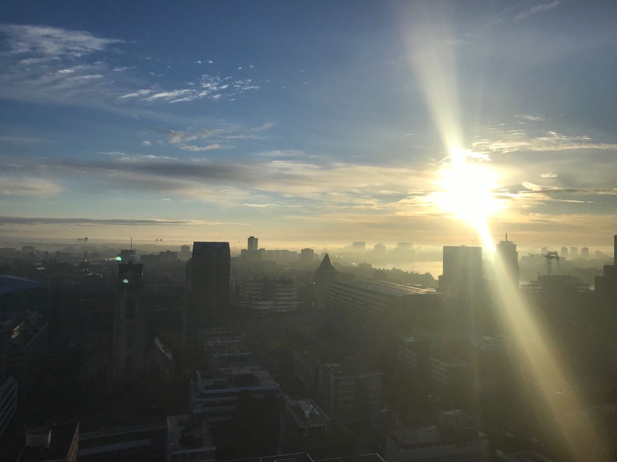 #Ochtendgloren vanaf ons kantoor in het <a href="/WTCRotterdam/">WTC Rotterdam</a> #Fakton #Rotterdam #goedemorgen