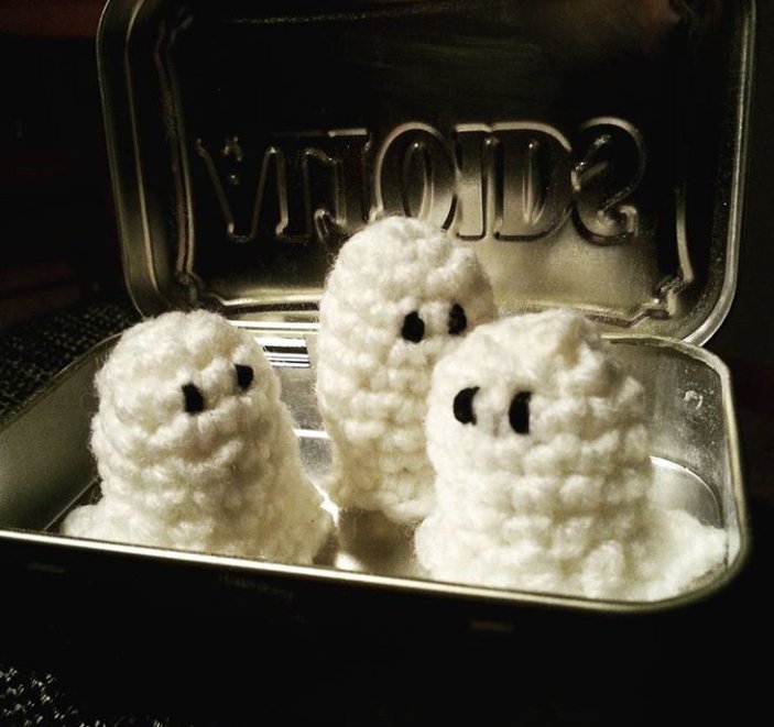 JRuster1's tweet photo. Say hello to my lil' friends ;-) #Halloween #crochet #miniatures #tiny https://t.co/m1T8U9Qbmg