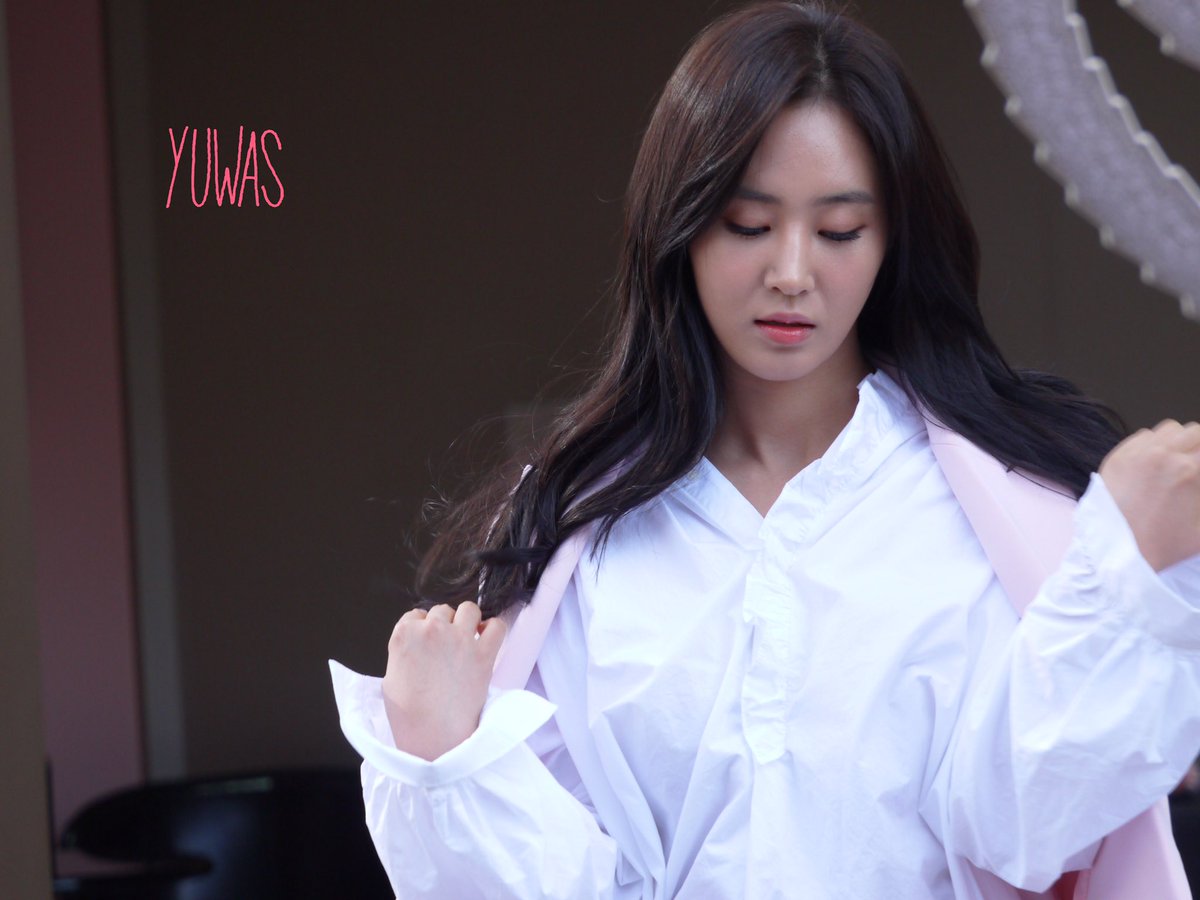 [PIC][09-10-2016]Yuri tham dự buổi Fansign thứ 2 cho thương hiệu nước hoa "BVLGARI Rose Goldea" tại Myeongdong Lotte Duty Free vào chiều nay - Page 3 CuYEywQUkAIscZ-