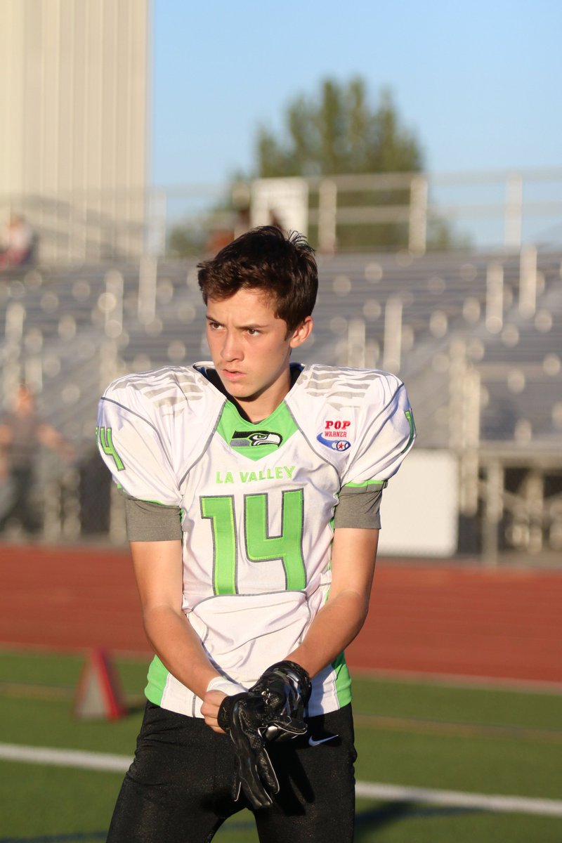 GriffCleveland's tweet photo. Go Seahawks! #LAValleySeahawks #GForce14 https://t.co/1IKQqTdUep